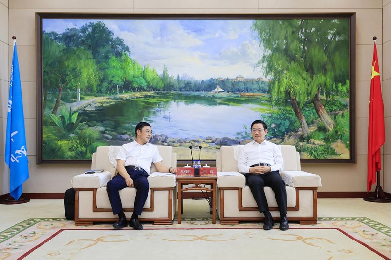 田辉会见中国石油大学...